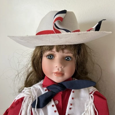 Muñeca vaquera patriótica Paradise Galleries "Glory" Timeless Moments musical 16" Foto 1 de 4