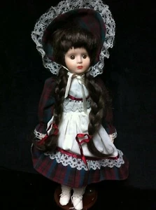 '99 Messing Schlüssel Porzellan Puppe 16" kariert viktorianischer Garten KMART limitierte Auflage - Bild 1 von 4