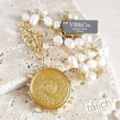 Collar de perlas blancas de diseñador VB&CO con colgante de moneda de medalla francesa de oro grande Foto 1 de 4