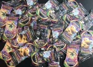 Neu versiegelt Pokémon TCG Schwert & Schild lebendiges Spannungsverstärkerpaket KOSTENLOSER VERSAND - Bild 1 von 3
