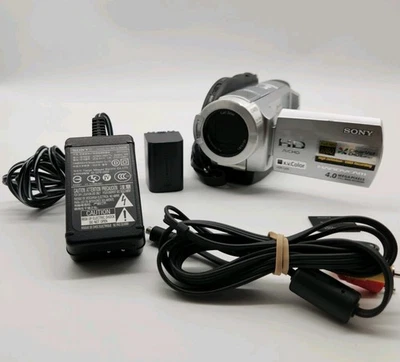 SONY HDR-UX5 HANDYCAM HIGH DEFINITION 1080i DVD CAMCORDER - Image 1 of 4