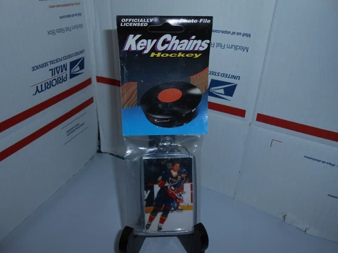 RARE NOS 1995 PHOTO FILE NHL HOCKEY KEY CHAIN ST LOUIS BLUES WAYNE GRETZKY Cover