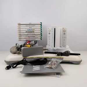 Pacchetto console Nintendo Wii Wii Fit Board 2 telecomandi 9 giochi manuali set completo - Foto 1 di 16