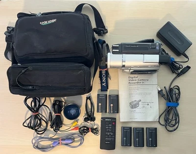 Sony DCR-TRV 525 Nightshot Videocam Outfit - Image 1 of 4