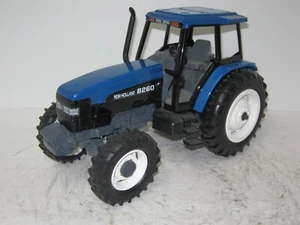 1/16 NEW HOLLAND 8260 MFWD TOY FARMER EDITION NO BOX - Picture 1 of 5