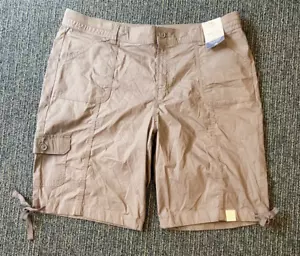 St. John's Bay Womens Mid Rise 11" Bermuda Short brown 18 cargo shorts NWT - Picture 1 of 5