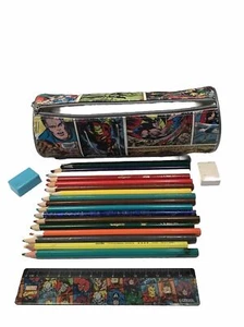MARVEL 2012 FEDERMÄPPCHEN ROLLE KOMMT MIT LINEALSTIFTEN GUMMI & BLEISTIFTSPITZER - Bild 1 von 2