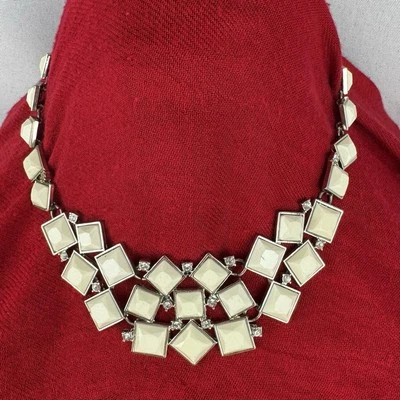 Collar llamativo Ann Taylor llamativo crema y estrás tono plata babero etiqueta LOFT Foto 1 de 4