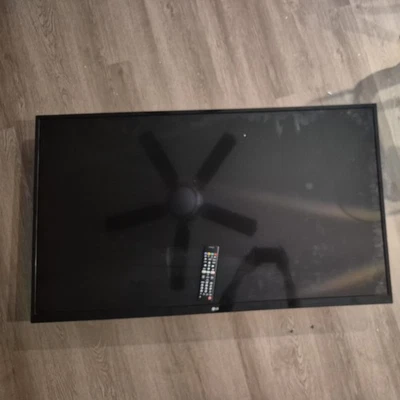 LG SMART TV - Image 1 of 3