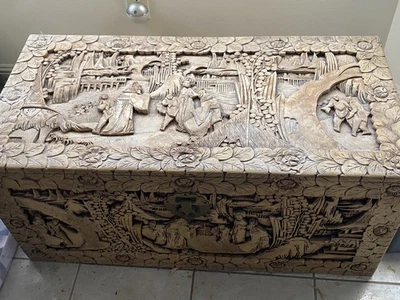  Grande baú/baú de madeira esculpido chinês moderno do início do século cânfora - Imagem 1 de 3