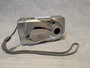 DEFEKT Olympus Digitalkamera Camedia C-360 Zoom 3,2MP silber  - Bild 1 von 3