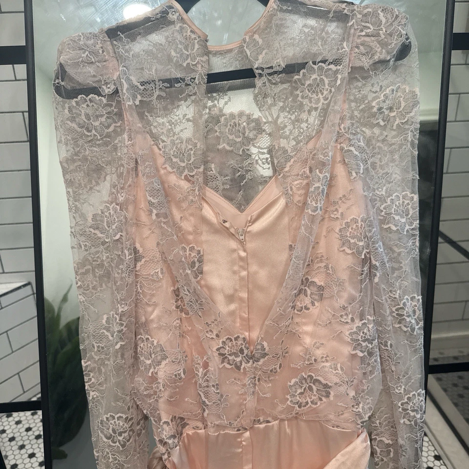Vestido vintage de encaje y rosa Foto 1 de 4