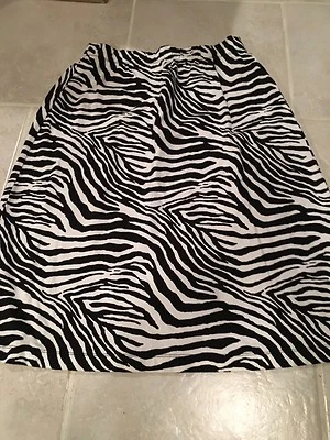 Falda Liz Claiborne con estampado de cebra en blanco y negro - Talla pequeña Foto 1 de 2