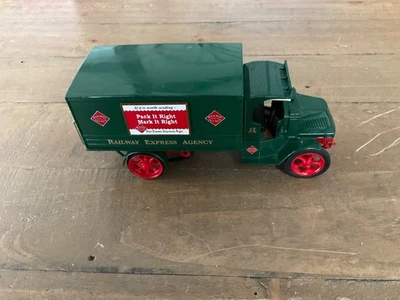 Camión de reparto escaso First Gear 19-2577 Mack AC Bulldog escala REA 1:34 Foto 1 de 4