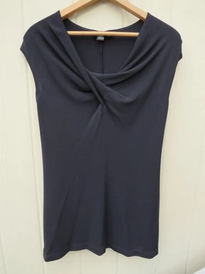 Blusa elástica negra vintage DKNY pequeña capucha torcida cuello redondo Foto 1 de 4