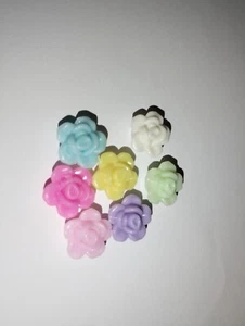 100 RESIN PLASTIC ROSE TO MAKE YOU OWN JEWELRY AND PERFECT FOR DIY DECOR PROJECT - Picture 1 of 3