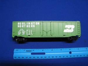 HO Scale Tyco Burlington Northern Box Car - Freight Train - Picture 1 of 4