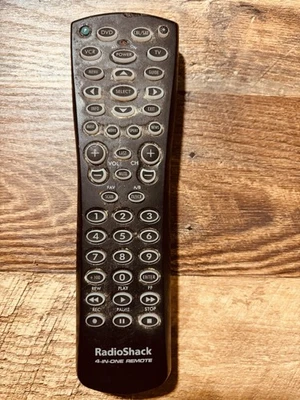 Radio Shack 4-in-One Light up remote 4 in 1 - Image 1 of 2