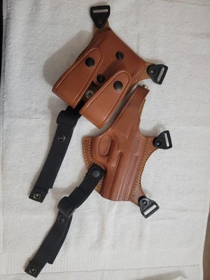 Gould/Goodrich Beretta Gold Line RH Shoulder Holster/Mag Pouch No Harness (B8) - Image 1 of 4