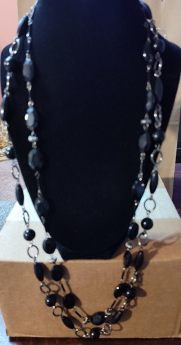 VETEMENTS Collana lunga doppio filo perle nere e metallo 32"