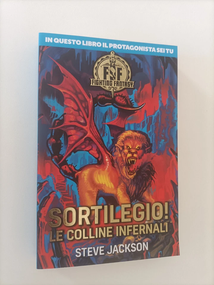 SORTILEGIO LE COLLINE INFERNALI LIBROGAME FIGHTING FANTASY STEVE JACKSON A11 XYZ - Immagine 1 di 1