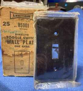 5 85001 VINTAGE LEVITON BROWN BAKELITE TOGGLE SWITCH WALL PLATE OUTLET COVER - Picture 1 of 16