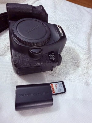 Canon EOS 6D 20.2MP Digital SLR Camera - Black (Body only) - Image 1 of 4