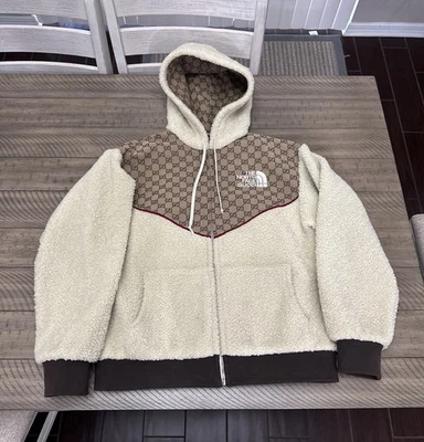 Chaqueta de piel de oveja Gucci X The North Face GG de lona mediana Foto 1 de 4