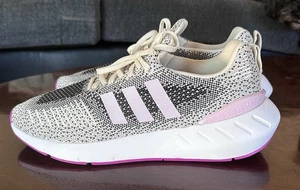 Adidas Swift Run 22 Mujer Talla 9 Gris Blanco Rosa Zapatos para Correr Tenis - Imagen 1 de 10