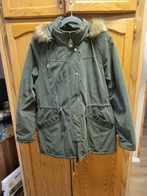 Nuevo sin etiquetas Abrigo de Invierno Verde Oliva Cuello de Piel Desmontable por Celebrity Rosa Talla M. Foto 1 de 4