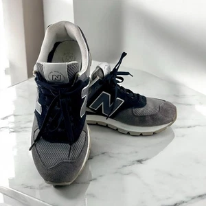 New Balance 574 Mens Size 9.5 Gray Black White Athletic Running Shoes Sneakers - Picture 1 of 16