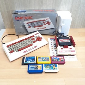Nintendo Famicom console Japan with Family basic Keyboard in box  with 5 Games