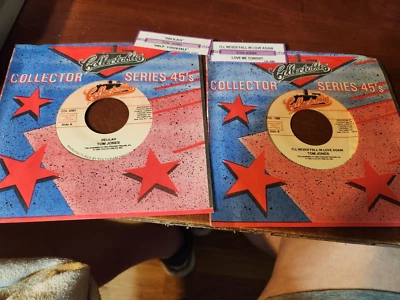 LOT OF 2 TOM JONES 45 RPM RECORDS DELILAH/HELP YOURSELF / I'LL NEVER FALL IN LOV Foto 1 de 3