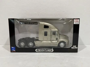 Freightliner Century Class camion trattore oro 1/32 pressofuso modello di New Ray RARO - Foto 1 di 6