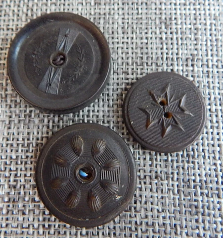 Lot of Antique Vntg Pressed Horn Buttons #531 Cover