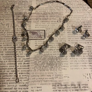LOT Vintage Sparkly Jewelry, Bracelet, Necklace, 2 Clip Earrings Beautiful Group - Picture 1 of 7