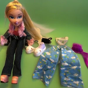 Bratz Cloe First Edition Doll Y2K MGA Accessories Pajamas, Booties, Vintage 2001 - Picture 1 of 12