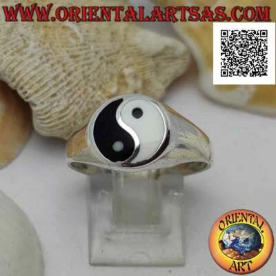 Anello in Argento 925‰ liscio con yin yang di madreperla e onice nel cerchio - Immagine 1 di 4