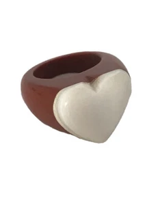 Women’s Brown Heart Shaped  Resin And Mother- of-Pearl Ring Size 7 - Picture 1 of 6
