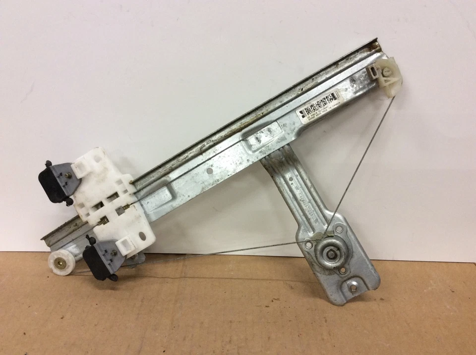 03-10 SATURN ION Chevy Cobalt LEFT REAR DOOR WINDOW REGULATOR MANUAL CLEAN - Image 1 of 1