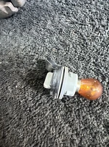 GENUINE 2012 HYUNDAI I20 FRONT DRIVER/RIGHT SIDE HEADLIGHT INDICATOR BULB HOLDER - Picture 1 of 3