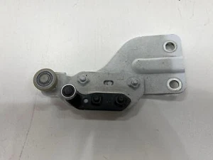 REAR LEFT SLIDE DOOR UPPER ROLLER HINGE OEM WHITE_QM1 NISSAN NV200 2013 - 2021 - Picture 1 of 7