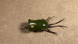 Antique Fly Rod Lure Fishing Tackle Lure, Heddon CCBco Paw Paw ?? Rubber Frog - Picture 1 of 7