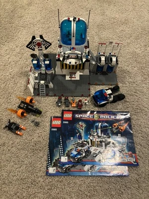 LEGO Space Police III: Space Police Central 5985 (2010) retirado. Foto 1 de 4