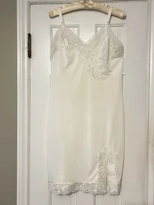 Vintage 1960s YouthForm White Nylon Full Slip w/Chiffon & Embroidered Trim Sz 36 - Picture 1 of 7