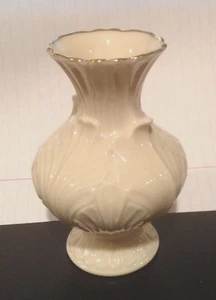 Vintage LENOX China Miniature Collectable Vase w/24kt Gold Leaf Trim - Picture 1 of 2