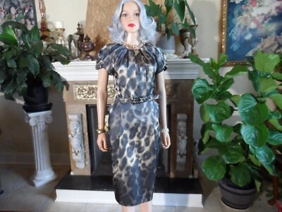 Nuevo Vestido Plisado St. John Couture Marrón Estampado Multi Animal Seda Cinturón Talla 8 Foto 1 de 4