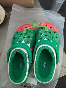Neu mit Etikett Crocs klassisch gefütterte Feiertage Weihnachten Elfe Fell gefütterte Clogs Schuhe Größe M5/W7 - Bild 1 von 6