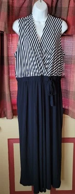 Mono mameluco para mujer negro Sandra Darren sin mangas grande azul blanco a rayas Foto 1 de 4