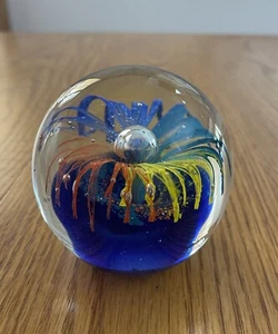 Glass ball paperweight - Picture 1 of 3